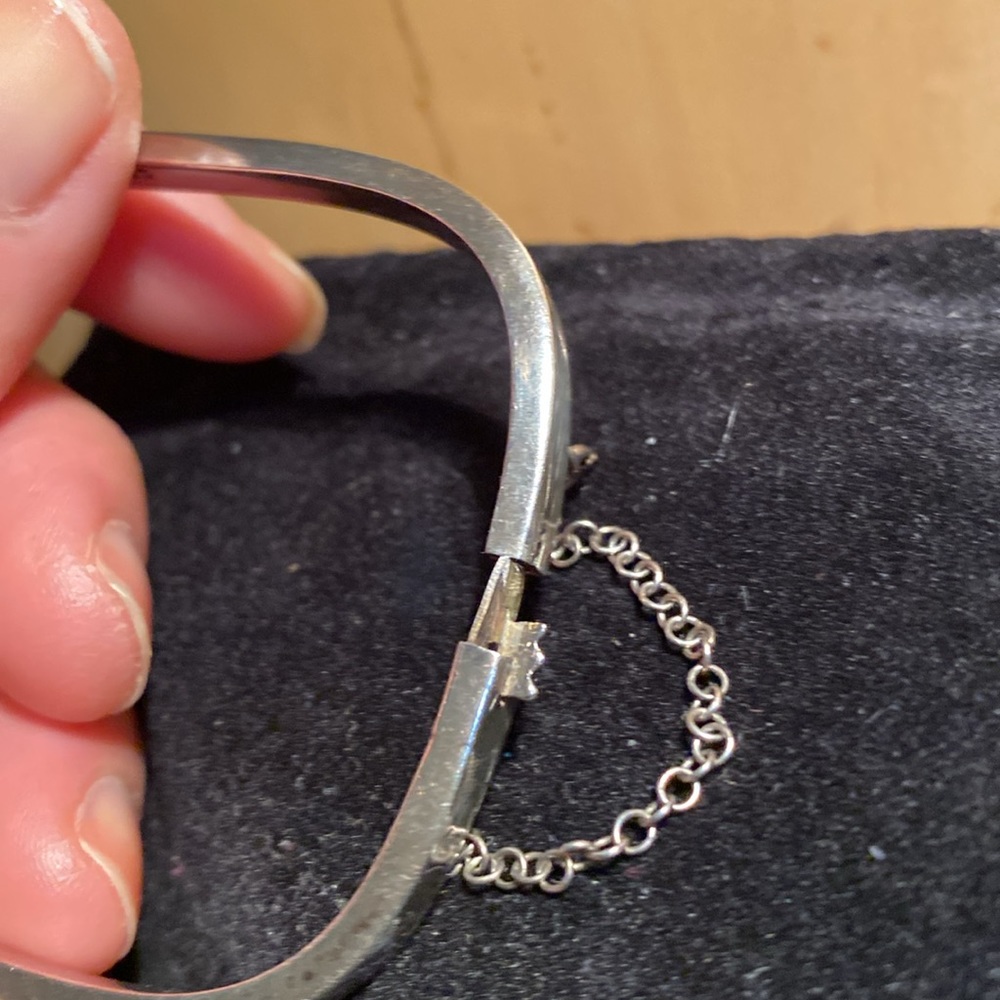 Antique Etched Sterling Silver hinged Bracelet Square Shape - Picture 6 of 9